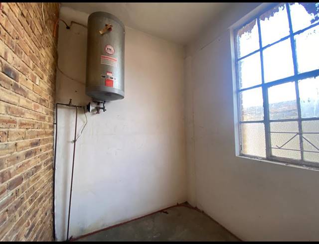 340M² WAREHOUSE TO LET IN NEWLANDS
